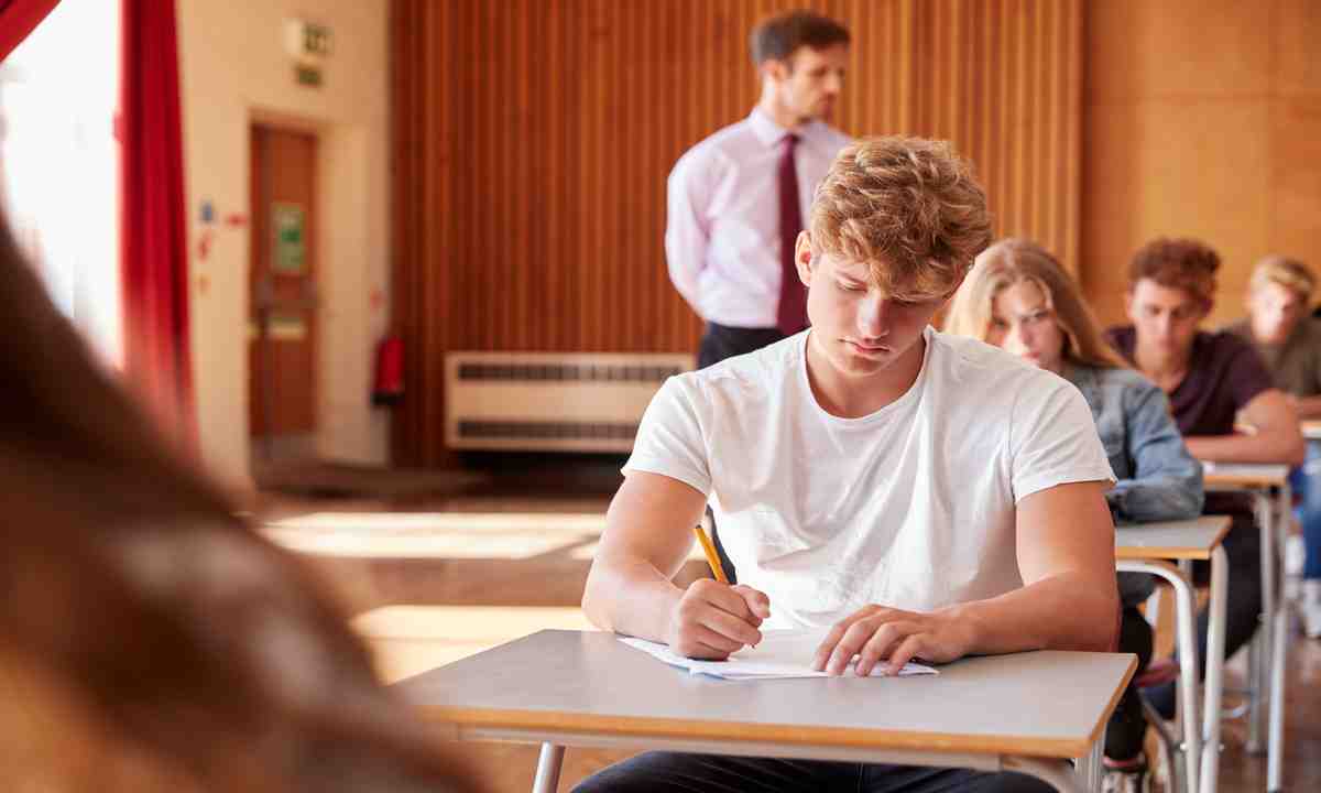 sujets-et-corriges-bac-francais-2025-1-compressed
