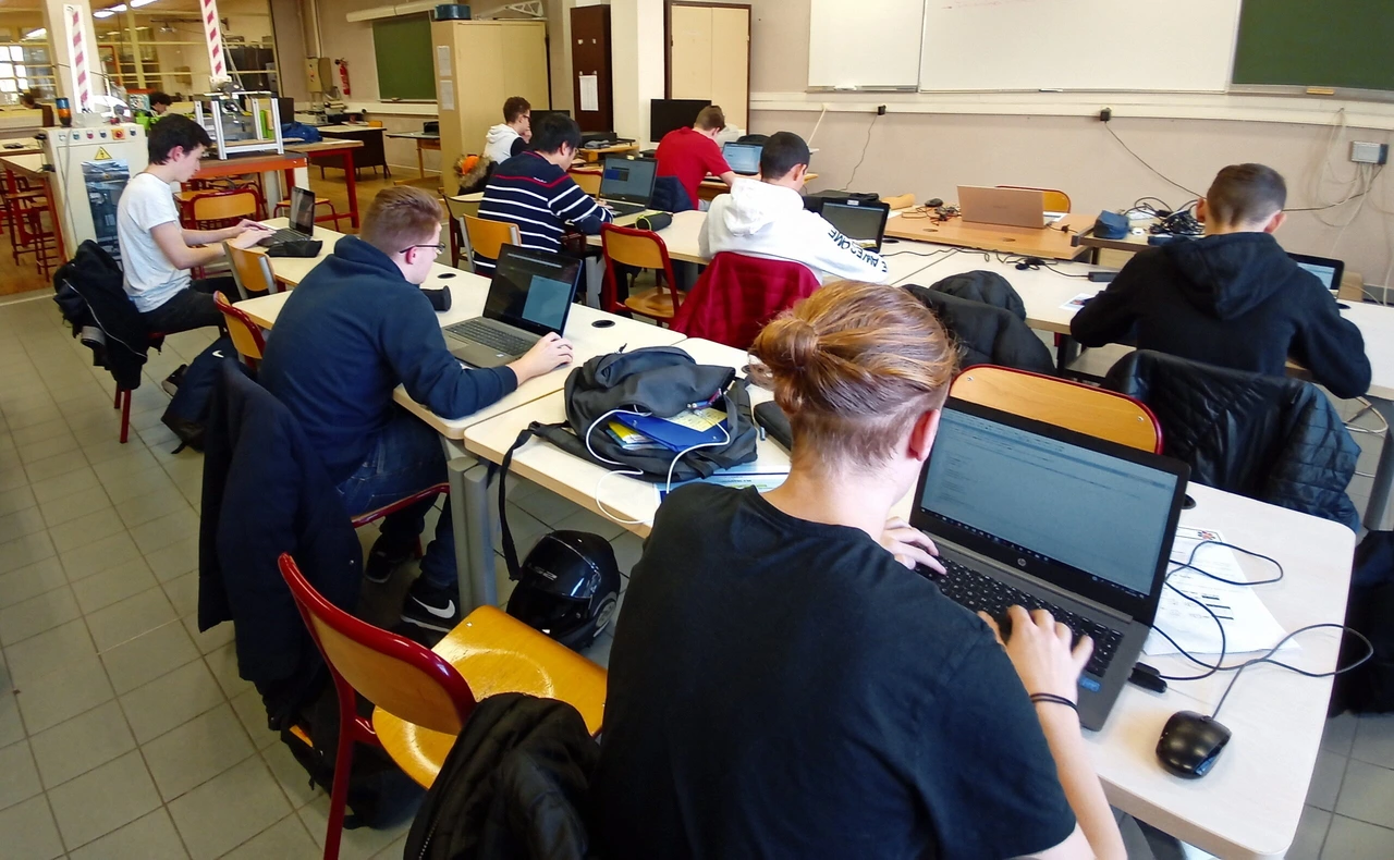 Groupe d’élèves assistant à un cours de spécialité NSI