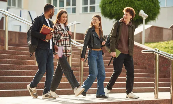 4 lycéens à la sortie de leur spécialité de Sciences de l’ingénieur (SI)